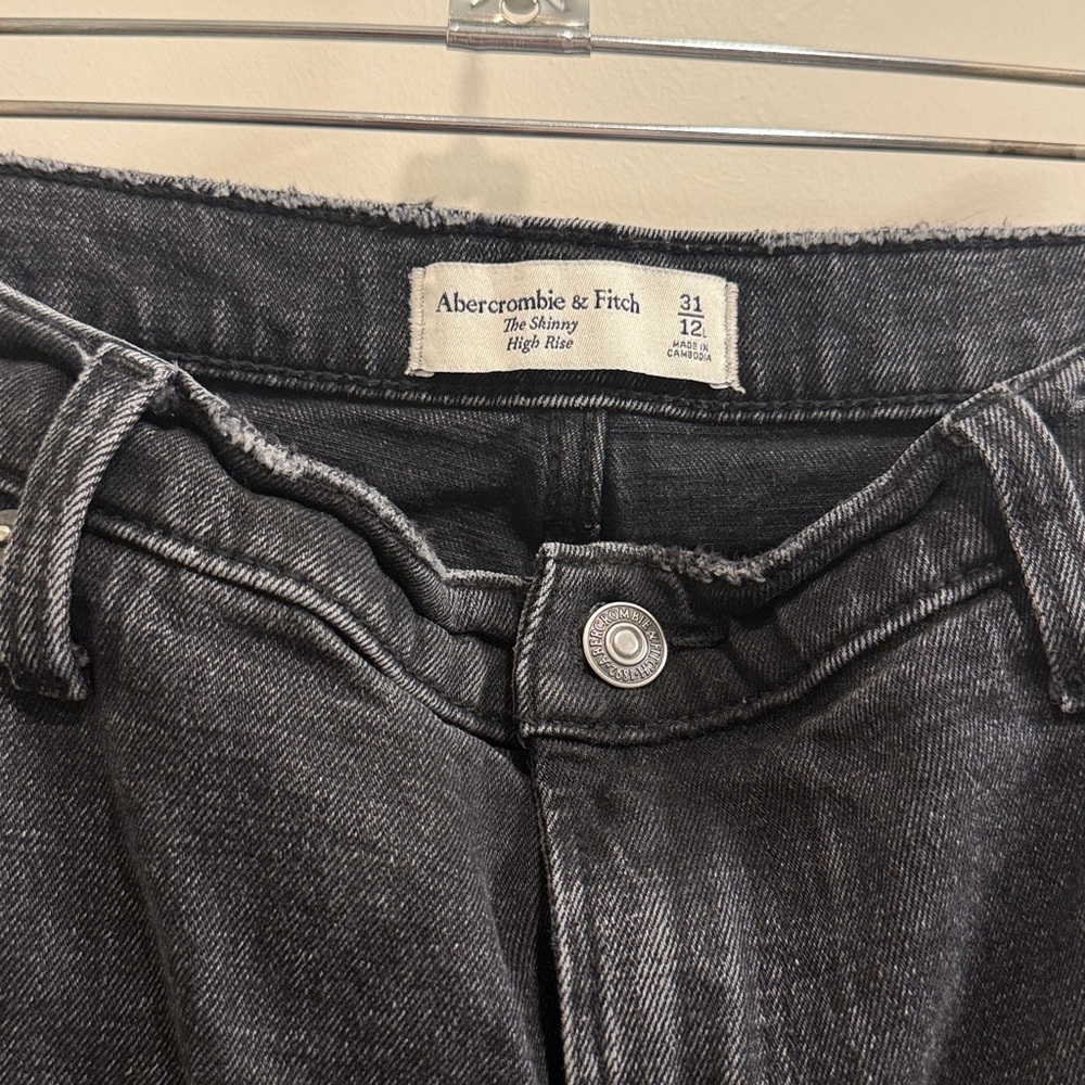 A&F Skinny High Rise Jeans - Picture 4 of 9
